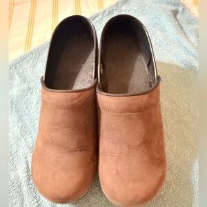 Sanita Sorel Brown Slip-On clogs